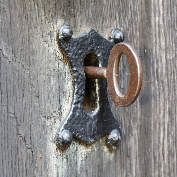 En nyckel i ett gammeldags nyckelhål